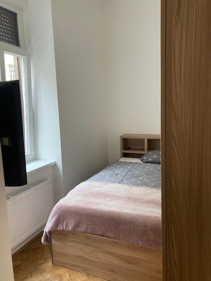 Tiny Twix Room In The City Centre Любляна Экстерьер фото